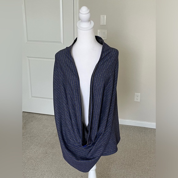 EUC Lululemon Vinyasa Infinity Button Snap Wrap Scarf in Blue and Gray Striped - Picture 5 of 16